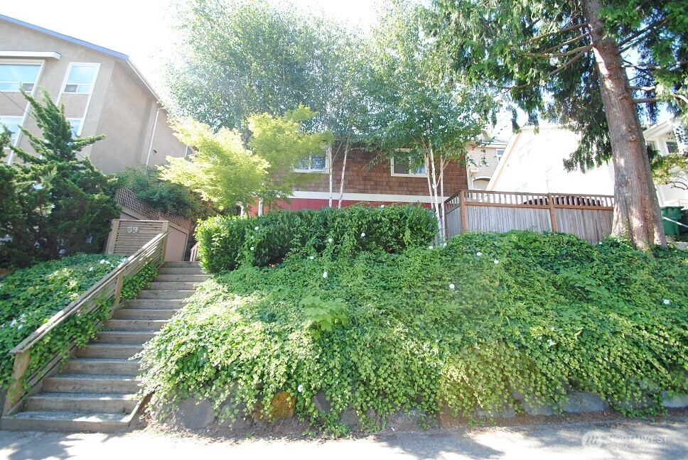 39 Etruria Street Seattle WA 98109