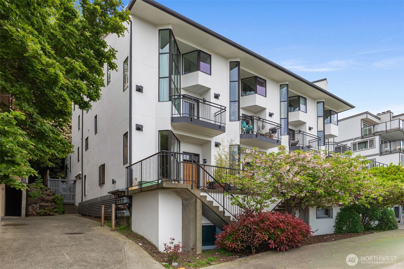 2048 13th Avenue W Seattle WA 98119