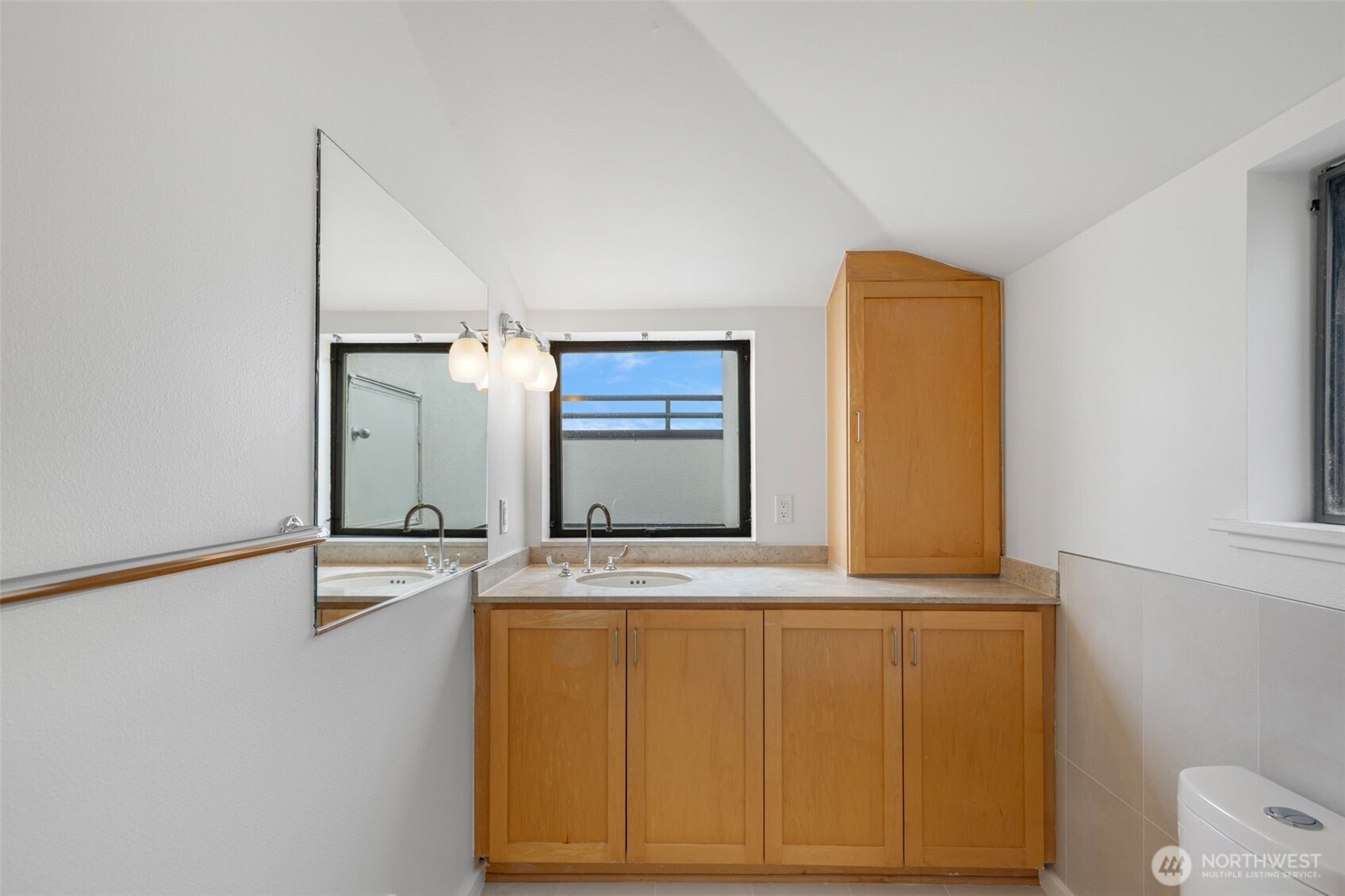 2048 13th Avenue W Seattle WA 98119