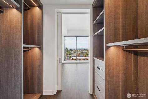 838 Avenue Square NE Bellevue WA 98004