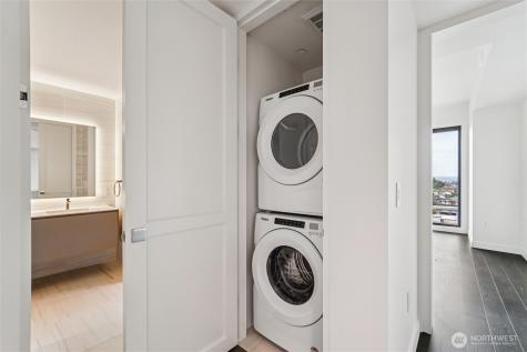 838 Avenue Square NE Bellevue WA 98004