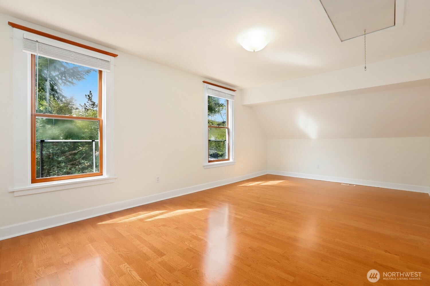 137 23 Avenue E Seattle WA 98112