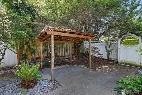 137 23 Avenue E Seattle WA 98112