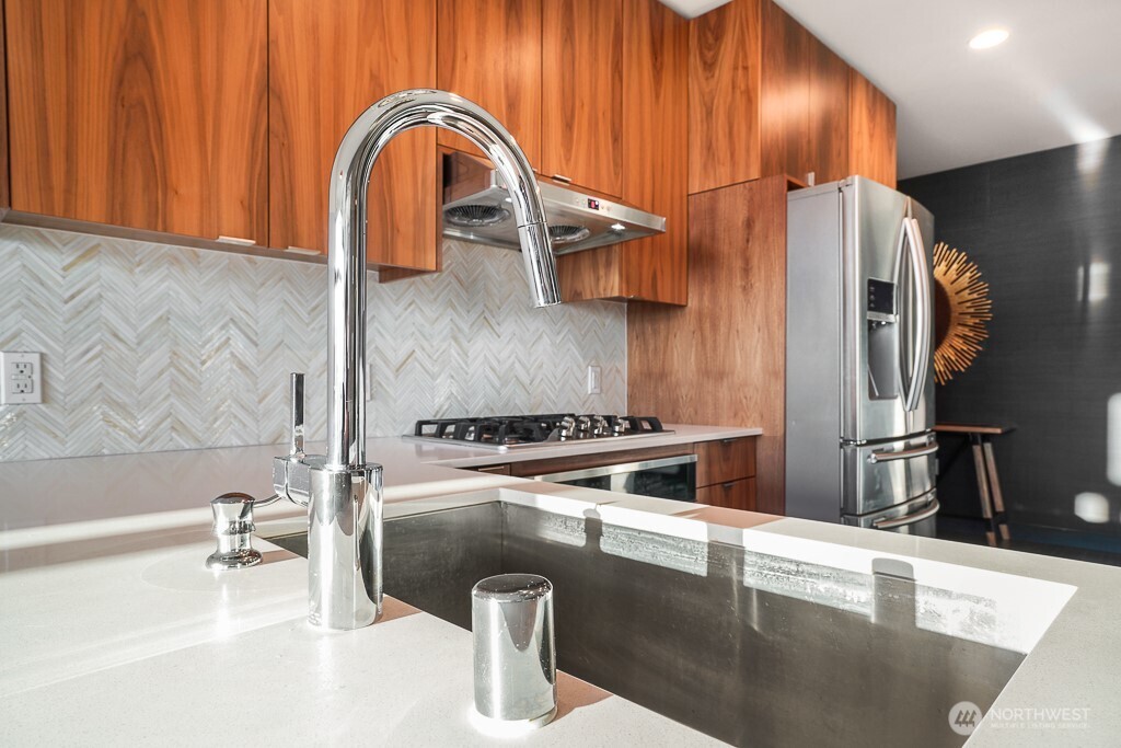 2033 2nd Avenue Seattle WA 98121