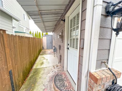 977 Graham Avenue NE Renton WA 98059