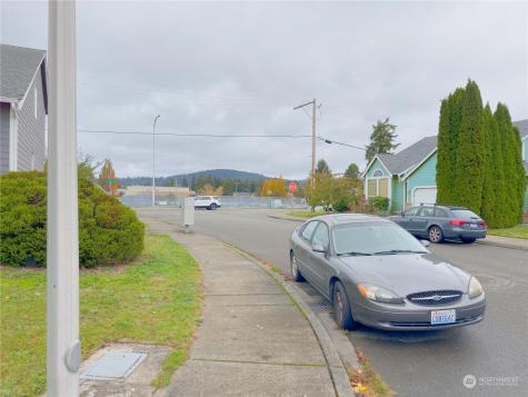 977 Graham Avenue NE Renton WA 98059