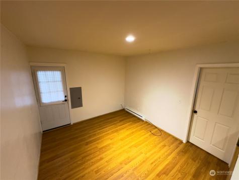 977 Graham Avenue NE Renton WA 98059
