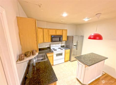 977 Graham Avenue NE Renton WA 98059