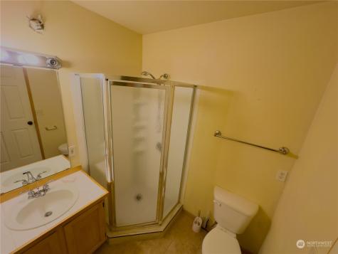 977 Graham Avenue NE Renton WA 98059