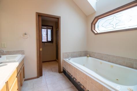 24435 SE 42nd Place Issaquah WA 98029