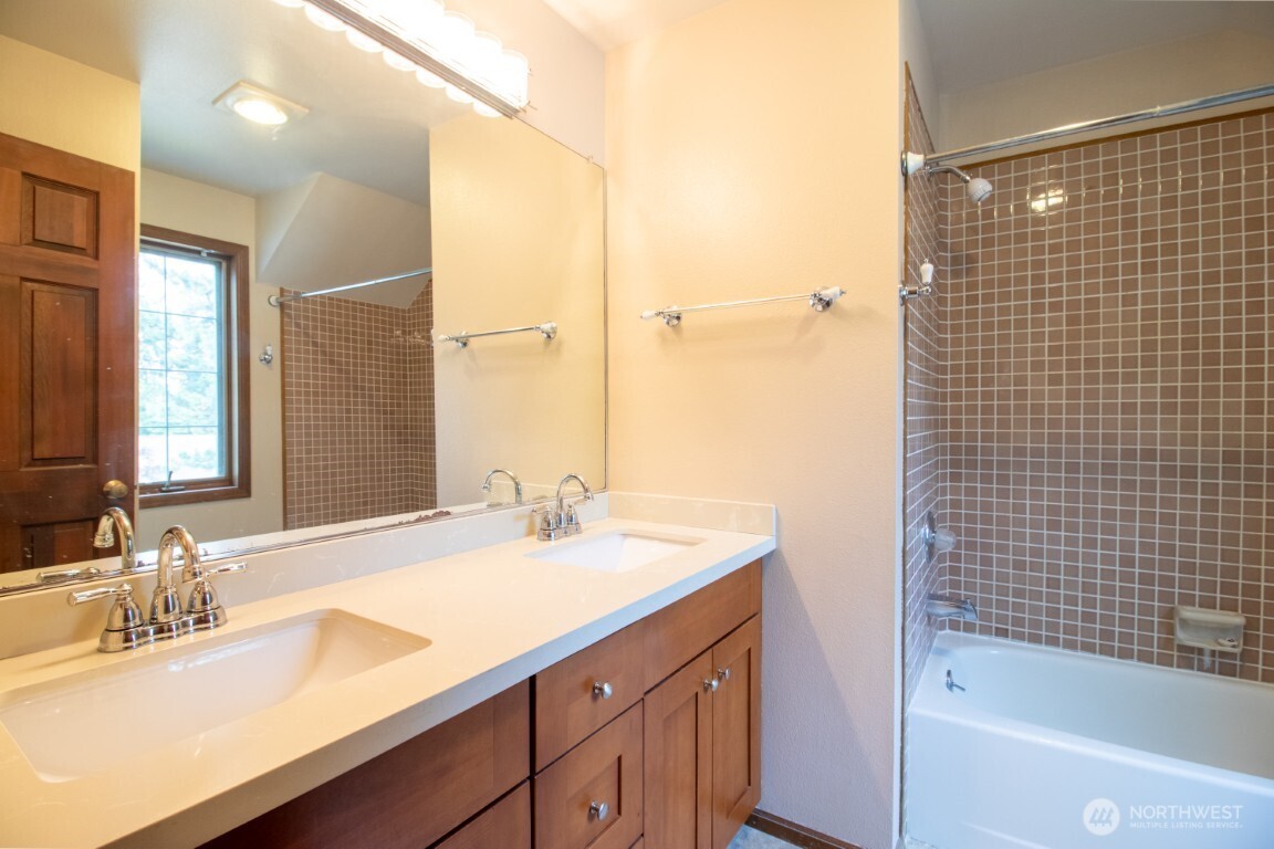 24435 SE 42nd Place Issaquah WA 98029