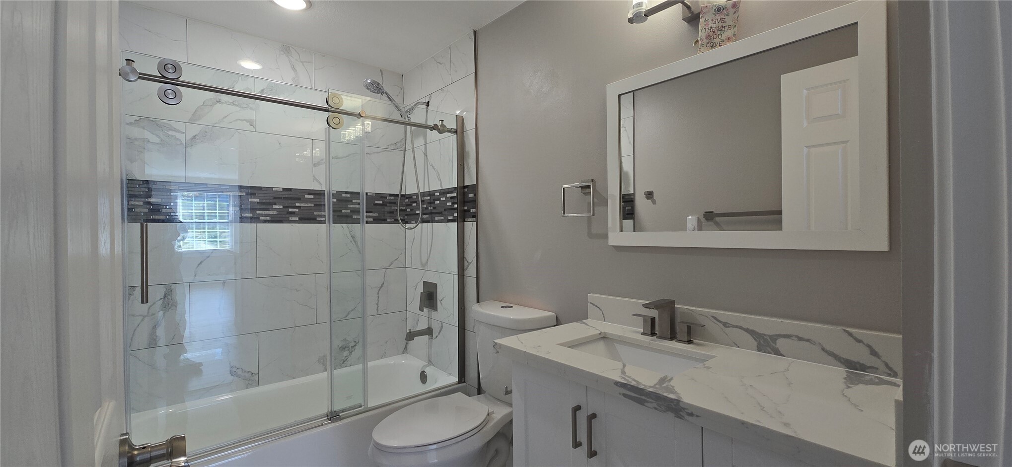 12053 70 Th Avenue S Seattle WA 98178