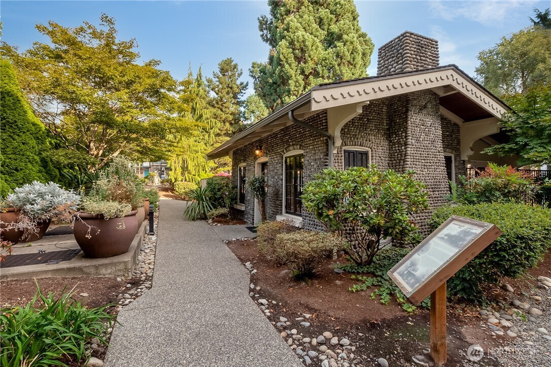 1311 S 12th Avenue Seattle WA 98144