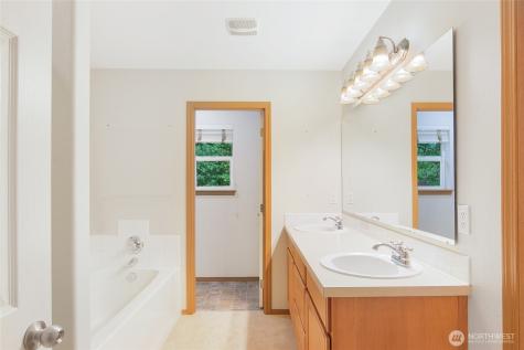 27824 242nd Place SE Maple Valley WA 98038