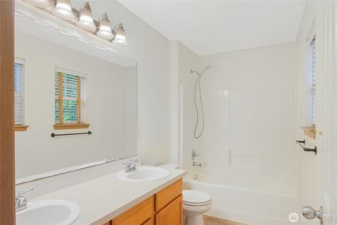 27824 242nd Place SE Maple Valley WA 98038