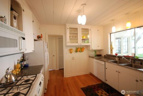 4610 Lake Wa Boulevard NE Kirkland WA 98033