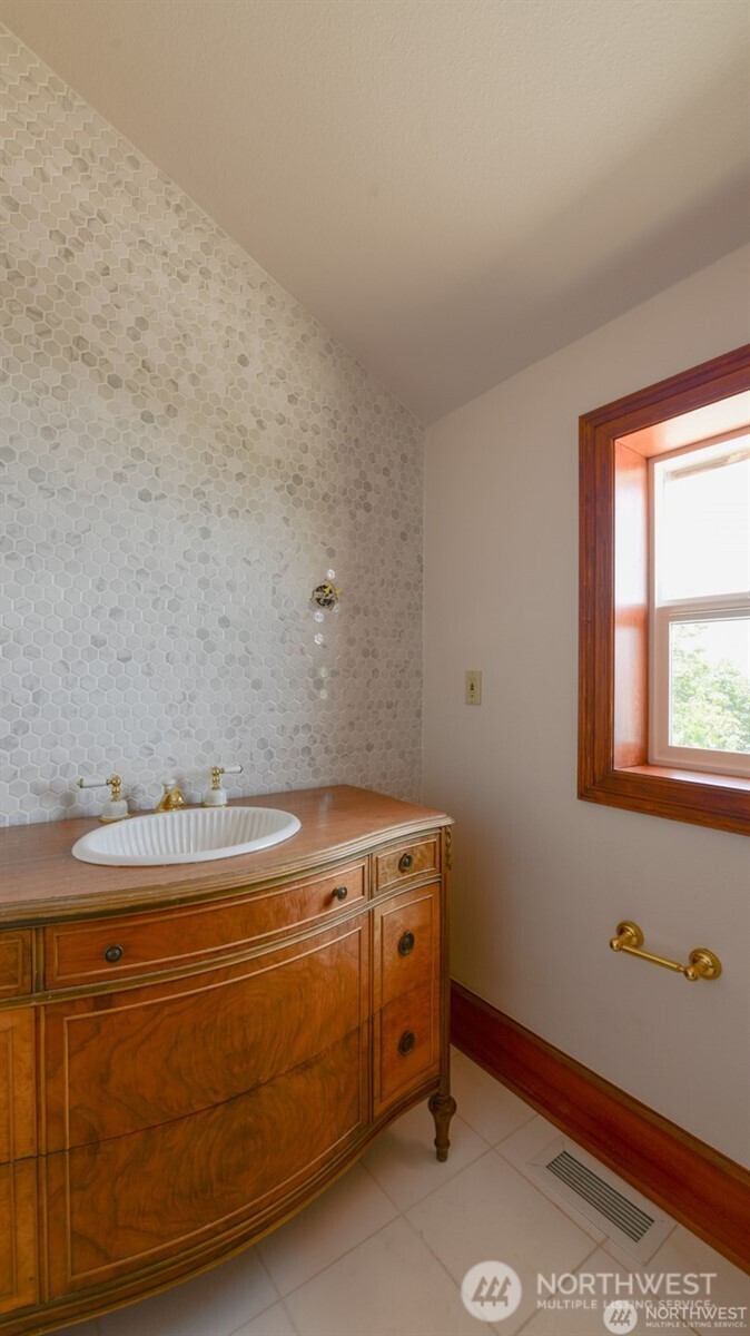 3220 Loma Court NE Tacoma WA 98422
