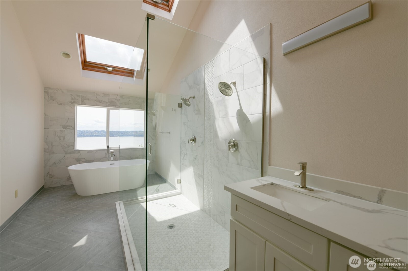 3220 Loma Court NE Tacoma WA 98422