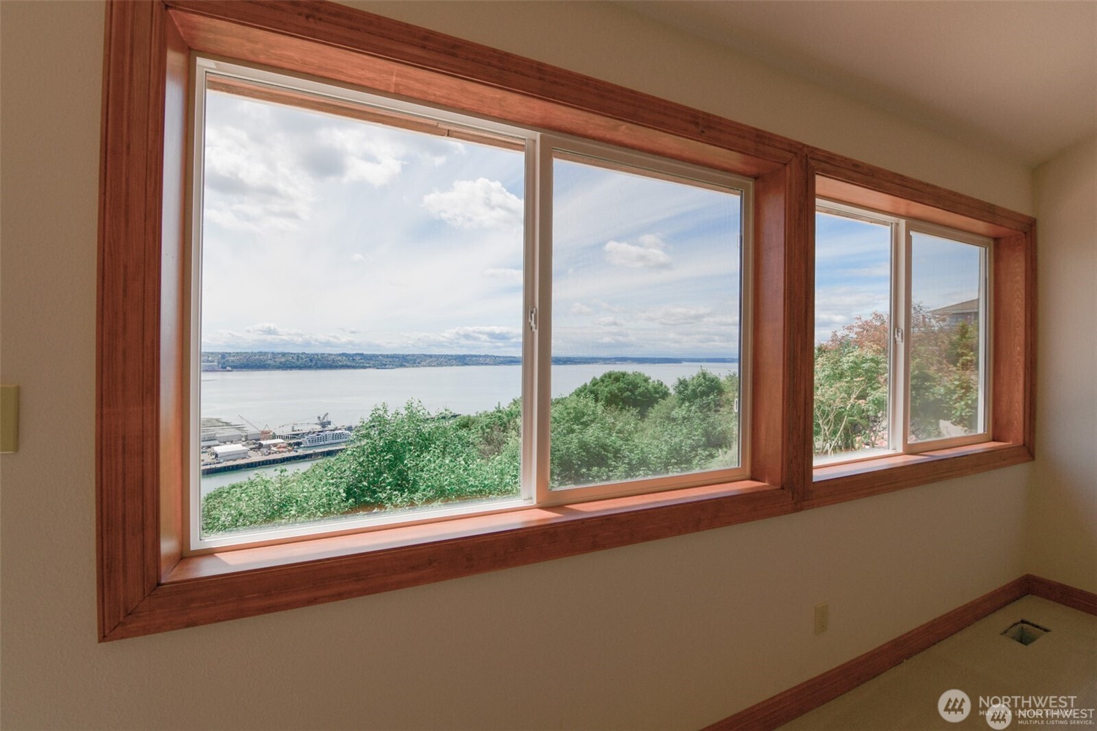 3220 Loma Court NE Tacoma WA 98422