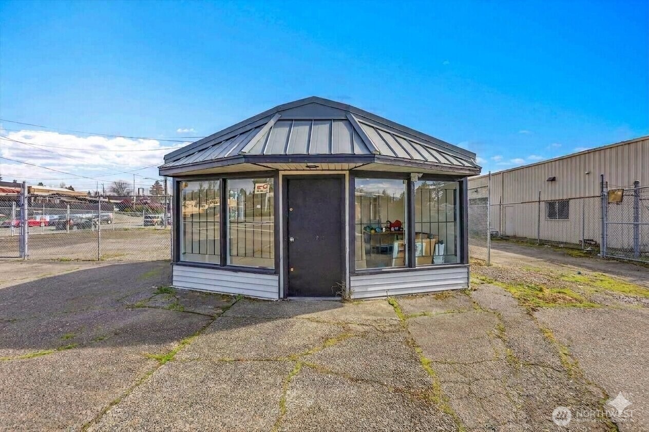 9808 17th Avenue SW Seattle WA 98106