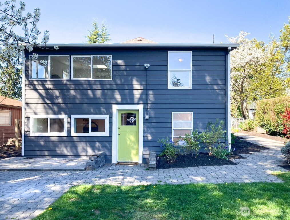 3943 S Orcas Street Seattle WA 98118