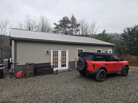 82 Red Oak Drive Albright WV 26519