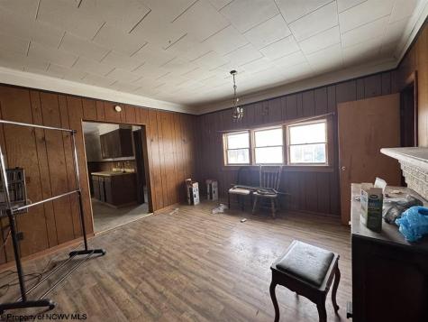 124 Chestnut Street Weston WV 26452
