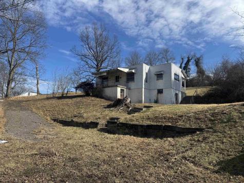 2213 Pleasant Valley Road Pleasant Valley WV 26554