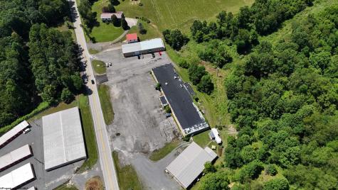 743 Thornton Pike Grafton WV 26354