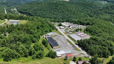 743 Thornton Pike Grafton WV 26354