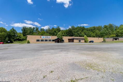 743 Thornton Pike Grafton WV 26354