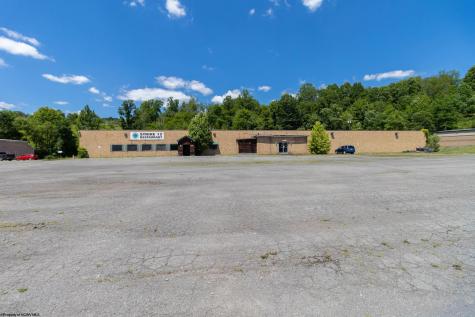 743 Thornton Pike Grafton WV 26354