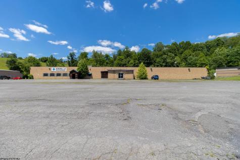 743 Thornton Pike Grafton WV 26354