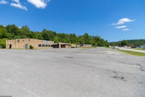 743 Thornton Pike Grafton WV 26354