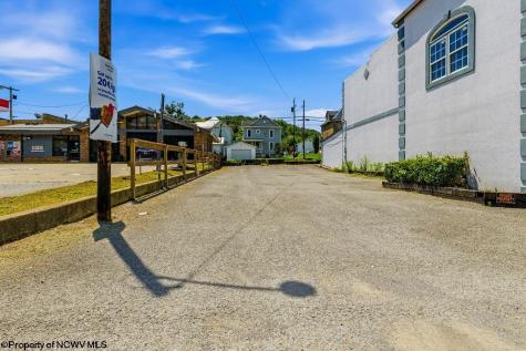 122 Yates Avenue Grafton WV 26354