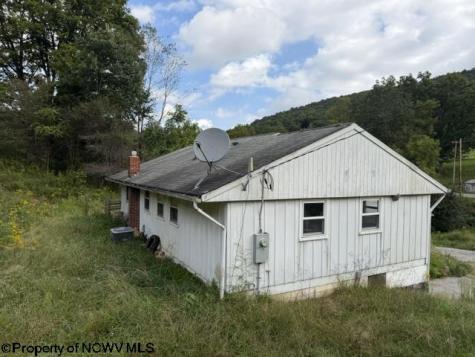 2229 Morgantown Pike Belington WV 26250