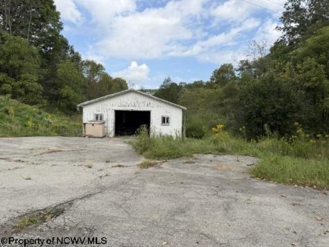 2229 Morgantown Pike Belington WV 26250