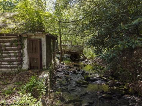136 Birch Hollow Road Morgantown WV 26508