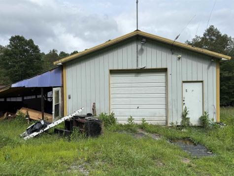 96 Donnie Hill Road Belington WV 26250