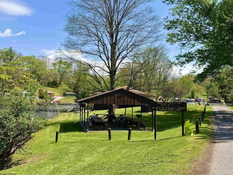 99 Crystal Lake West Union WV 26456