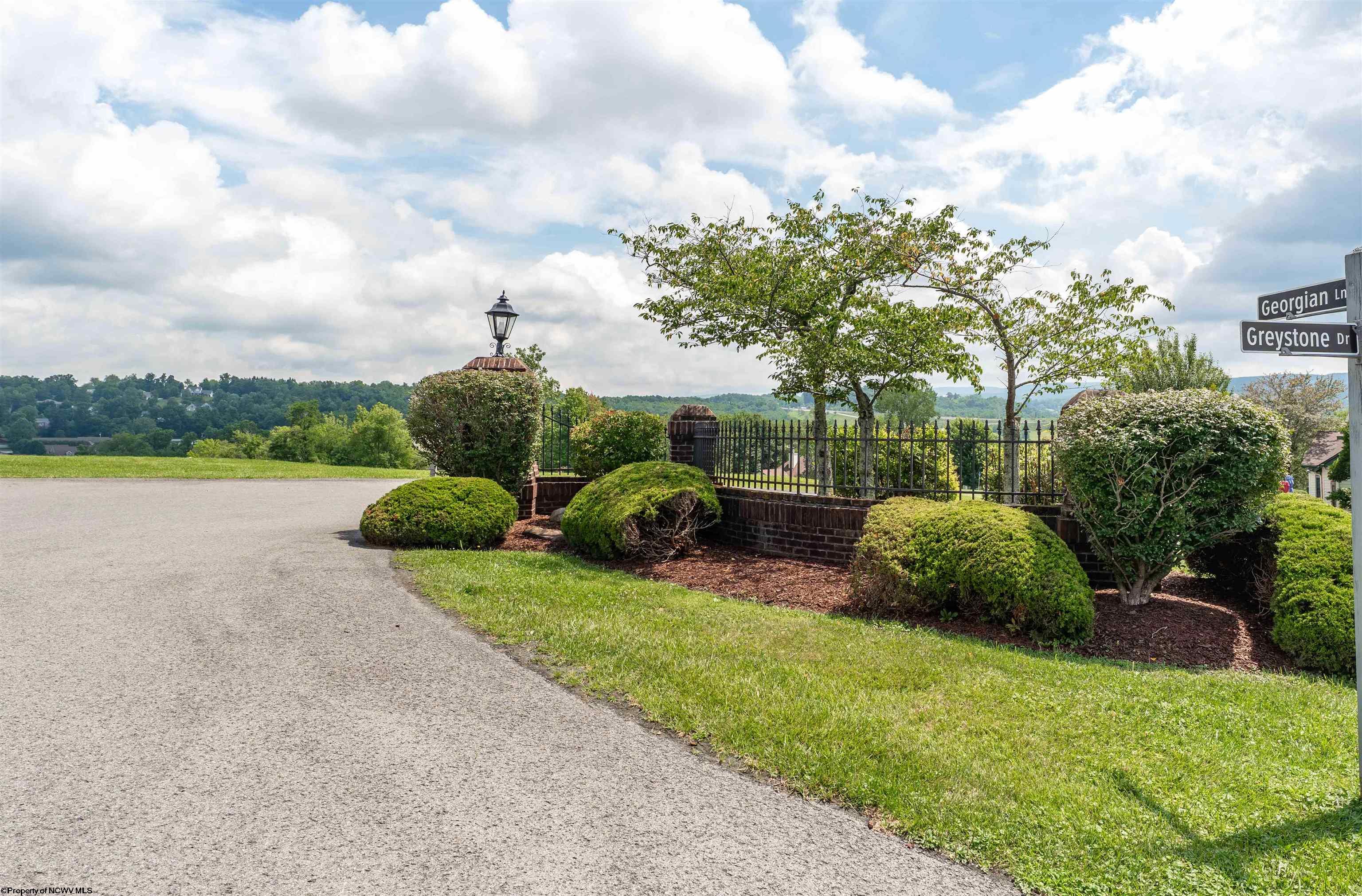 13 Georgian Lane Morgantown WV 26508