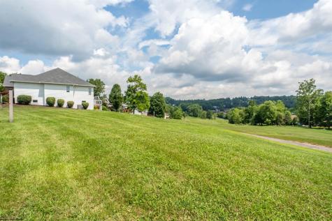 13 Georgian Lane Morgantown WV 26508