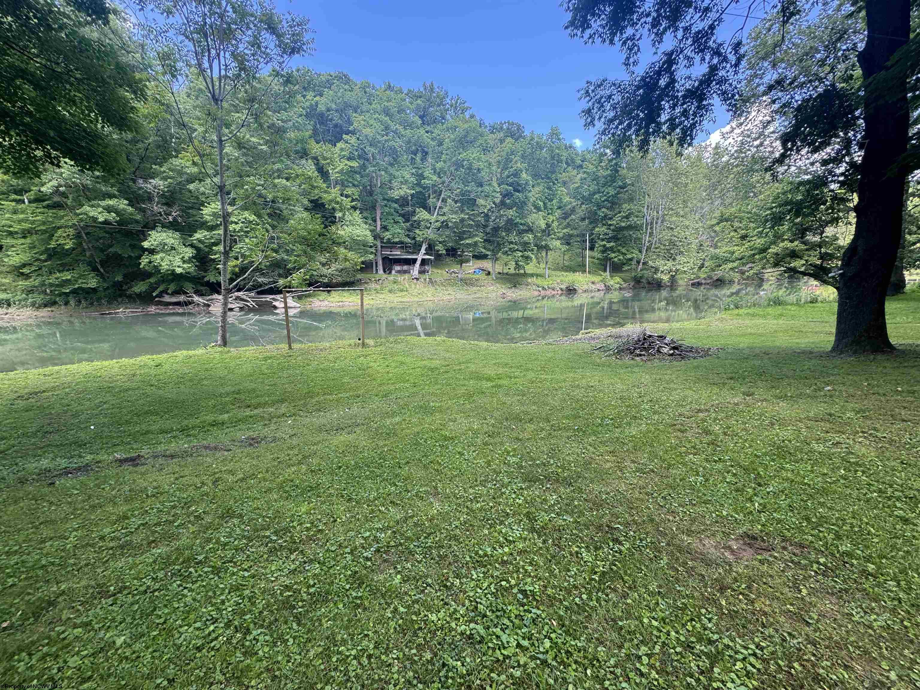 1050 Mcgee Lane Volga WV 26238