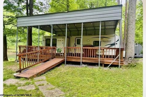 1050 Mcgee Lane Volga WV 26238