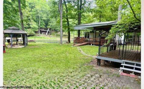 1050 Mcgee Lane Volga WV 26238