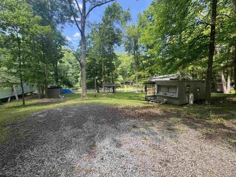 1050 Mcgee Lane Volga WV 26238