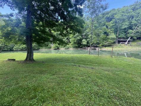 1050 Mcgee Lane Volga WV 26238