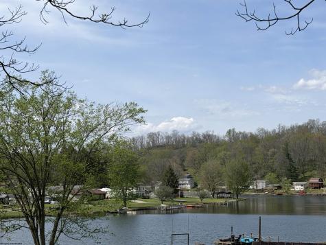 94 Crystal Lake West Union WV 26456