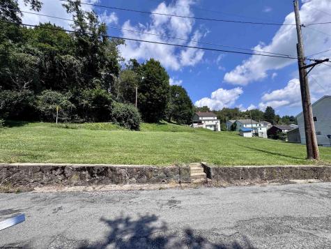 203 Chestnut Street Barrackville WV 26559