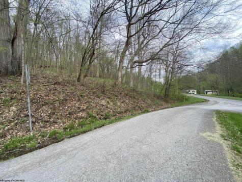 5 E Run Circle Four States WV 26572